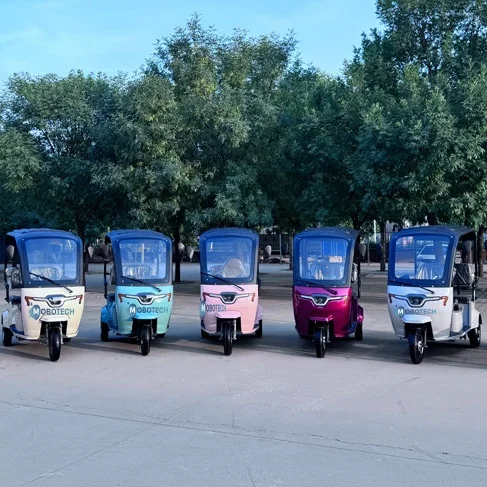 Continuously variable speed three-wheeled motorcycle for the elderly, gasoline-powered