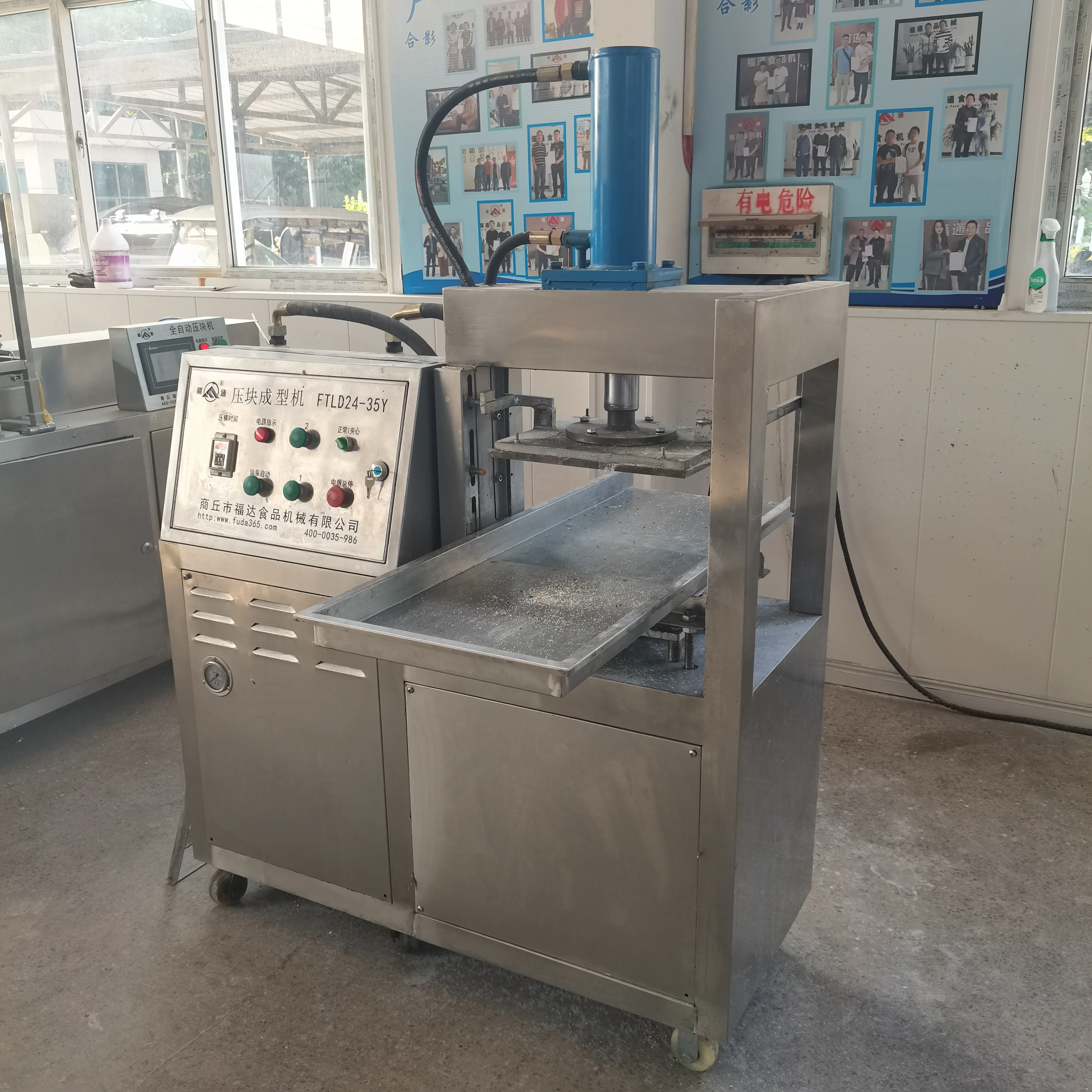 Cheap Customized Pet Chew Toys Grass Biscuit Pressing Forming Machine Timothy Grass Cake Machine