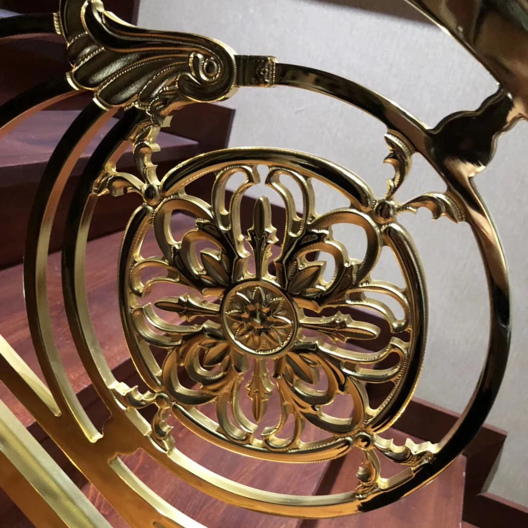 Роскошный курорт Вилла из массива дерева поручни золотые алюминиевые изогнутые лестницы алюминиевая спиральная лестница перила дизайн