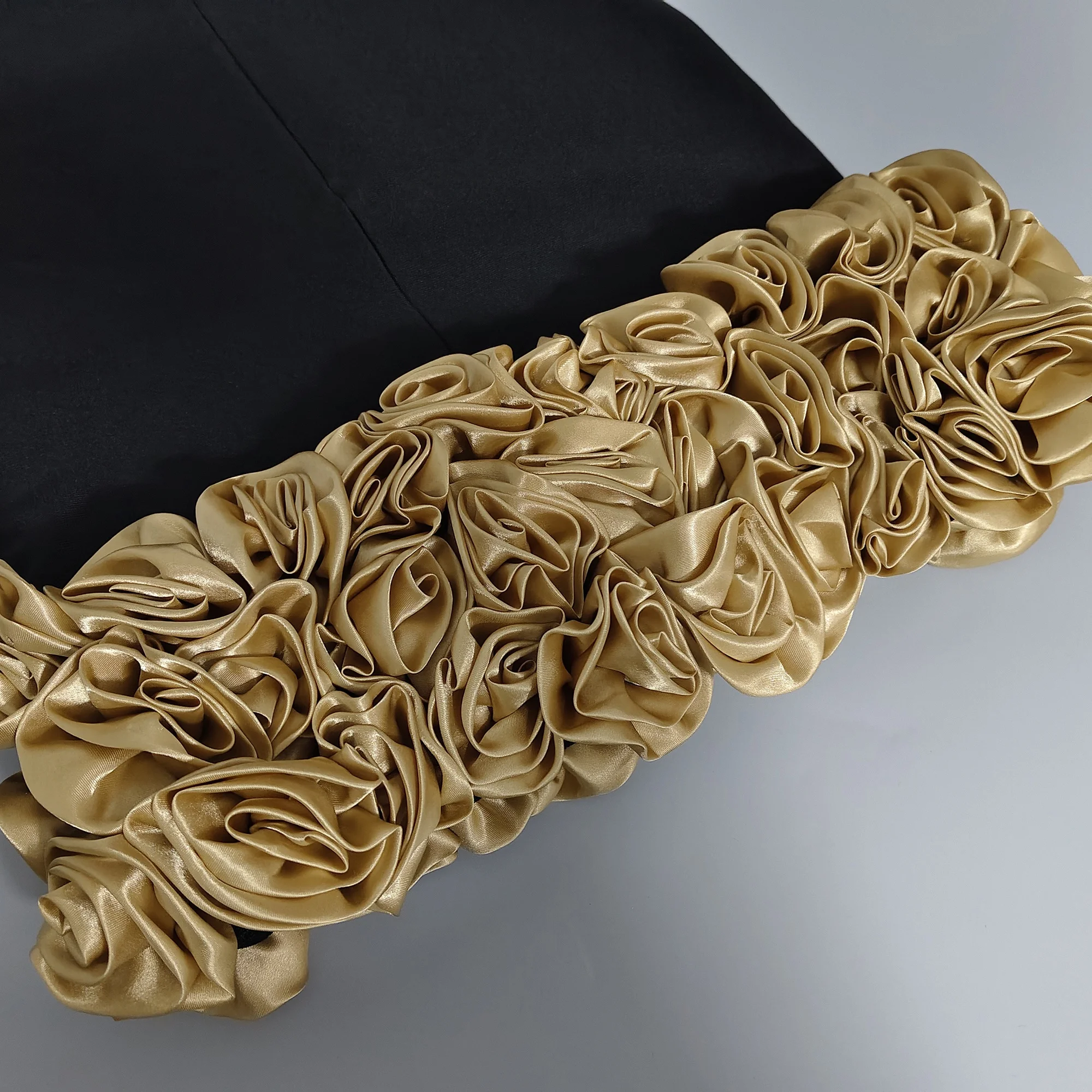 Женское мини-платье с цветочным