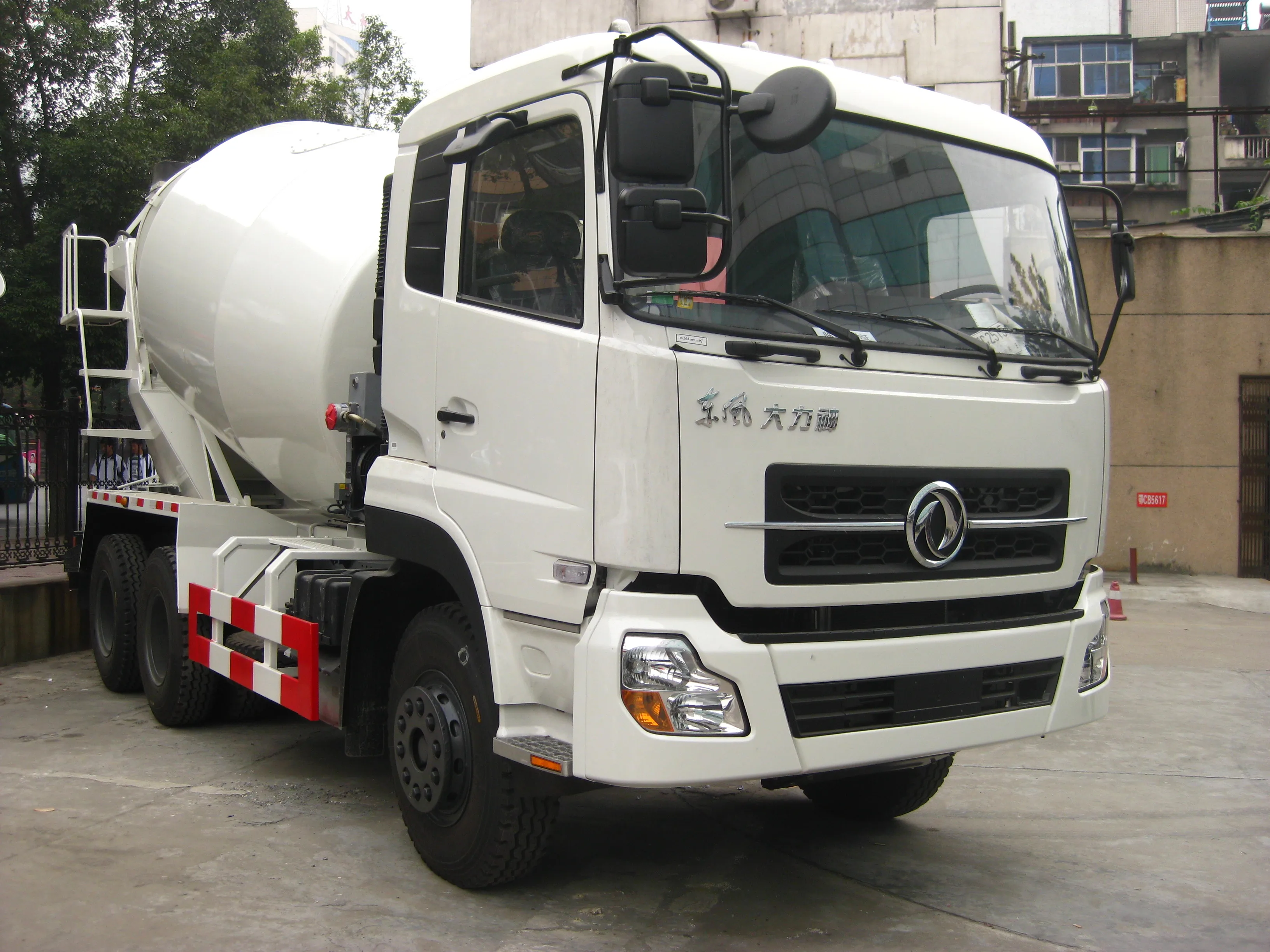 Dongfeng бетономешалка 6x4 тяги с баком 8 куб. М или