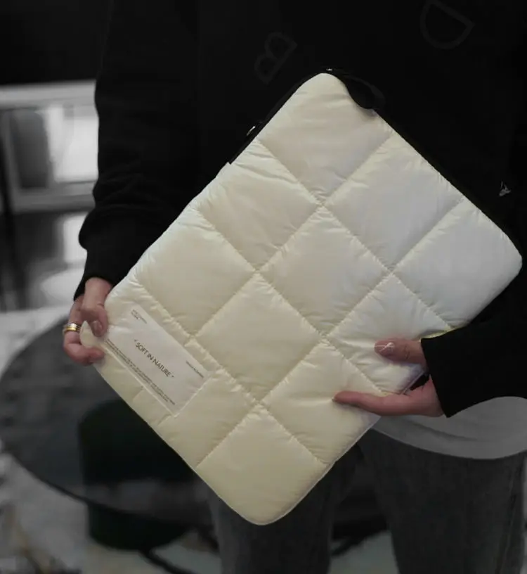 Custom Logo 15.6 Inch Nylon Laptop Sleeve Waterproof Soft Case Cover Fashionable Protective Carrying Bag Notebook Makeup Storage