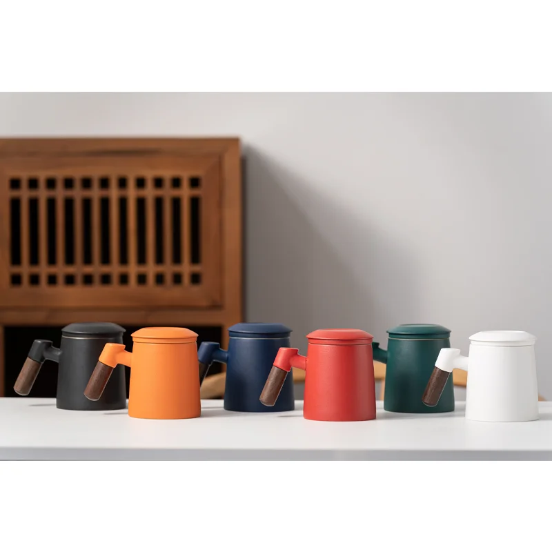 Wholesale high quality custom coffee milk ceramic cup with wooden handle and lid as a gift for Christmas