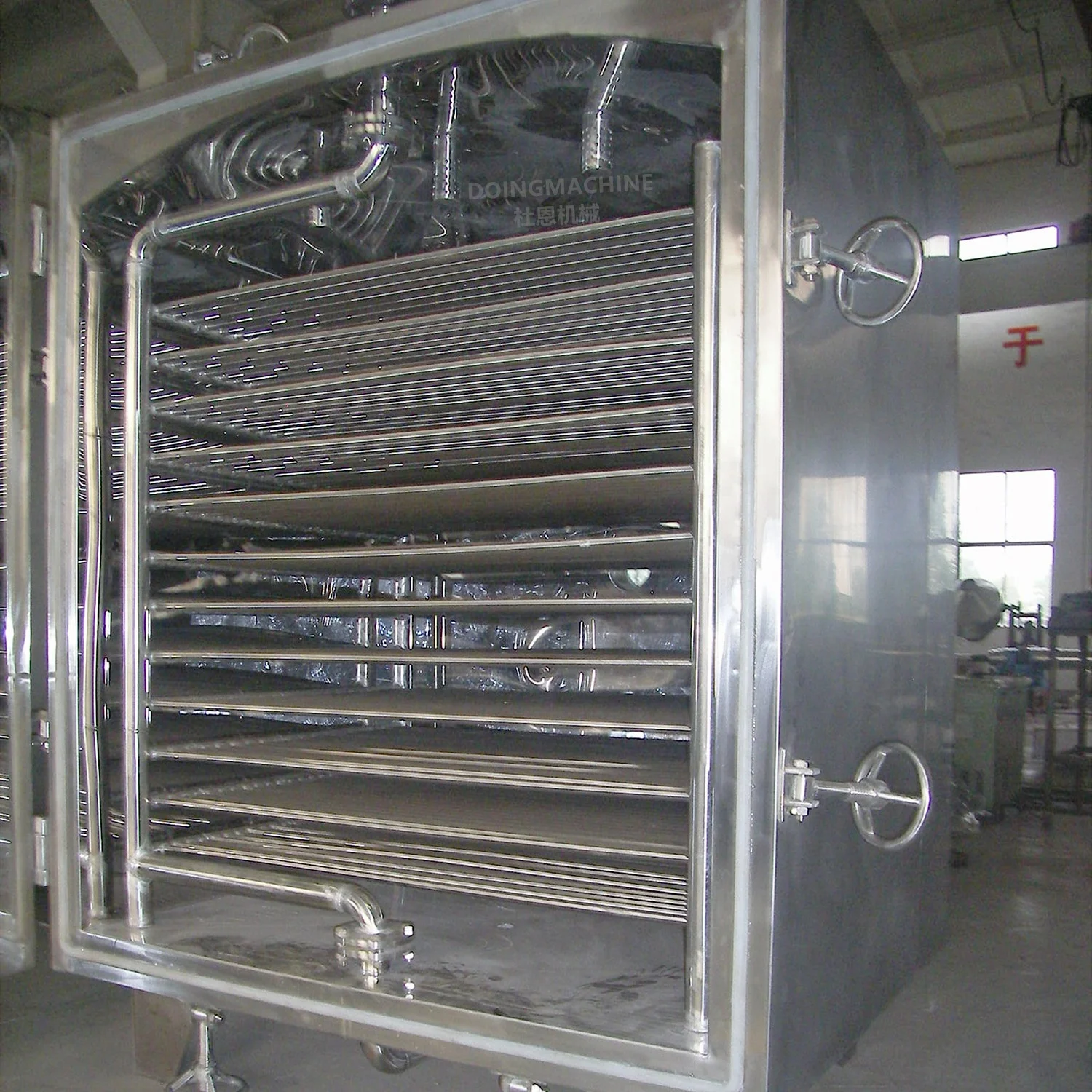 Vacuum shelf dryer for pollen