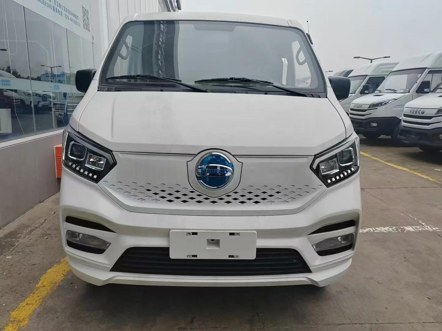 Ivecos YLD Enclosed Electric VAN Truck New Energy 4x4 210KM Range Hot Product with Low Price Promotion