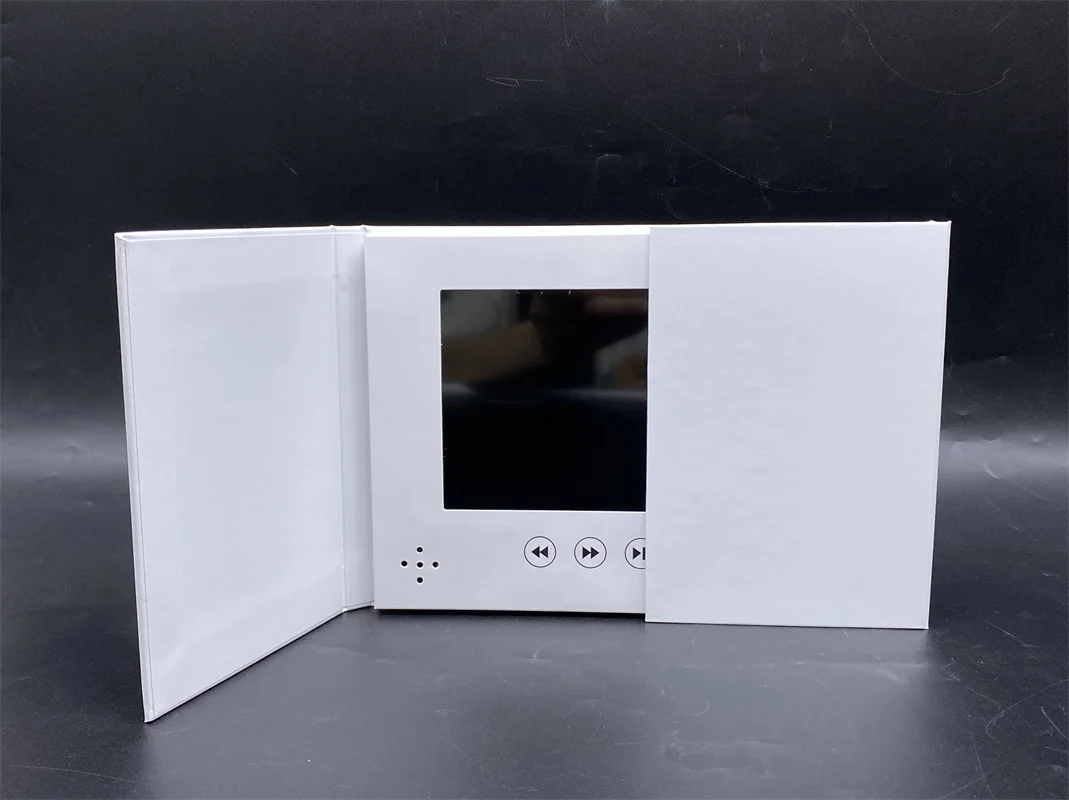 High quality 2.4,4.3,5,7,10 inch lcd screen custom video invitation business card brochure