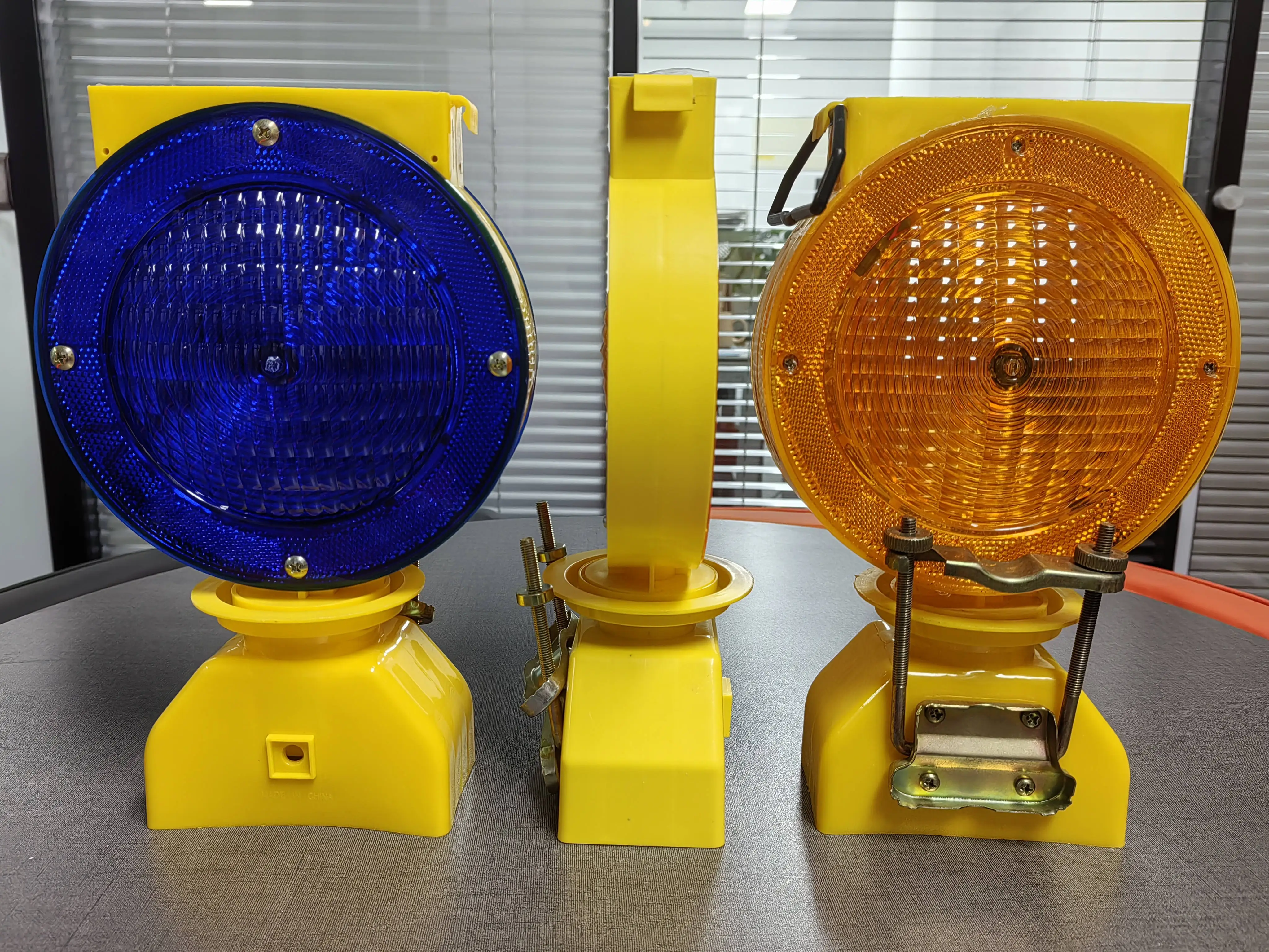 Solar supply blue red LED Strobe double sides flashing traffic safety warning light with strong high brightness