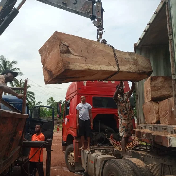 High Quality Deep Red Timber Has the Most Common Universal Utility Among Many Manufacturers