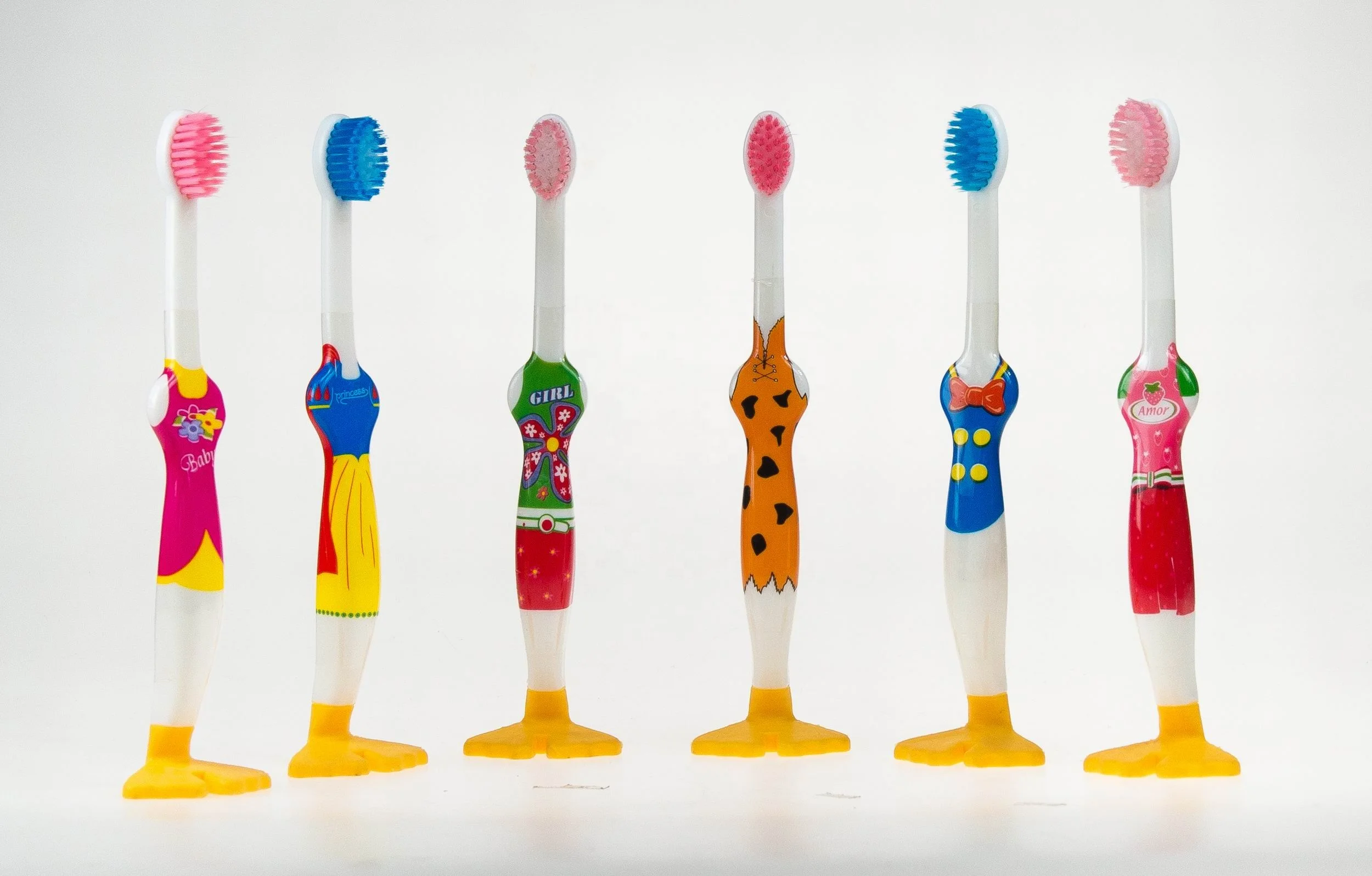 Hot sale new design cartoon multi design children personalized toothbrush cepillos de dientes
