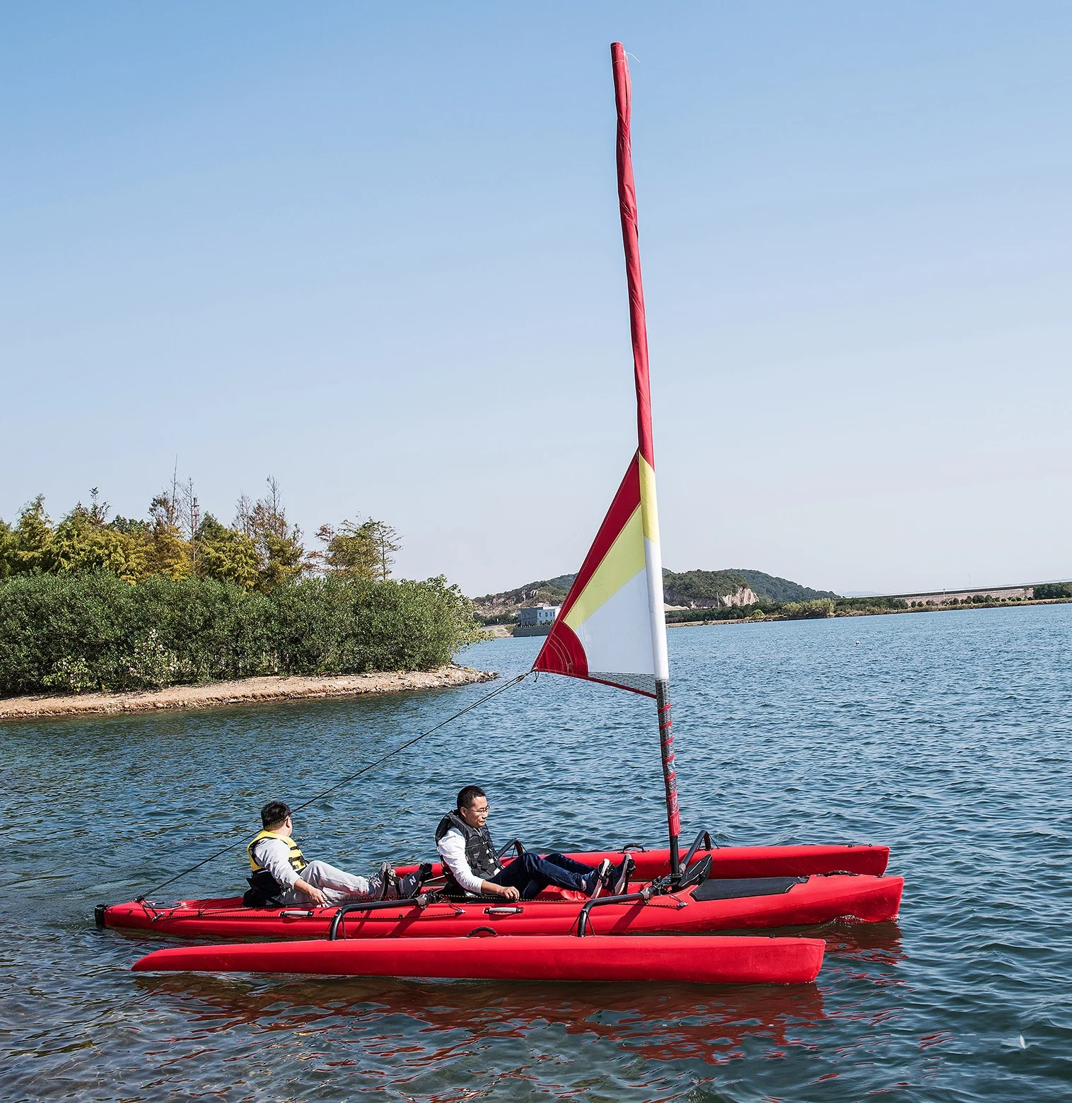 Outdoor Leisure Plastic Hard Boat Sailboat Carbon Mast Sailboat Trisolaran sailboat