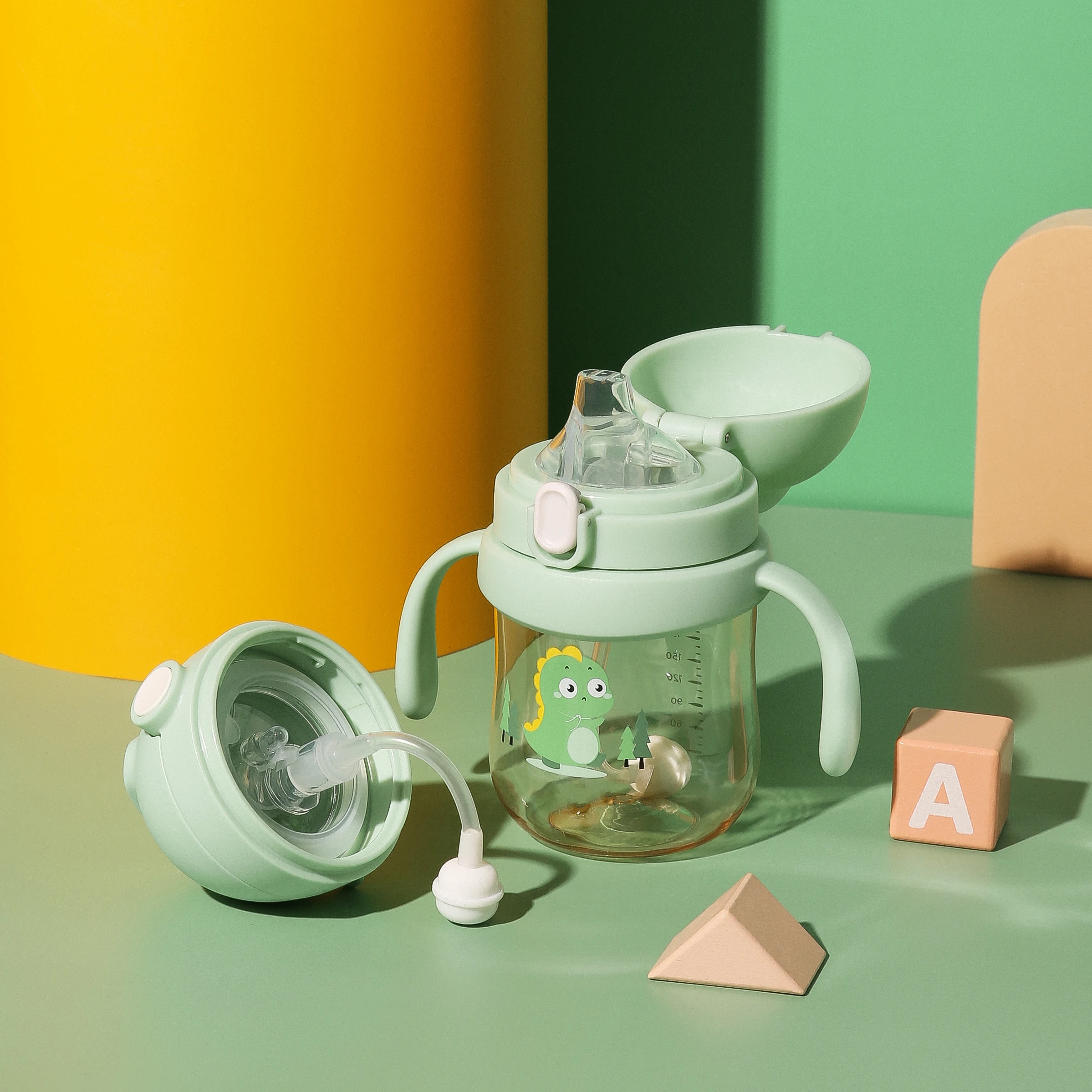 Custom Oem Bulk Light Portable Cute Tritan Bottle Toddler Baby Trainer Sip Sippy Cup With Straw For Kid