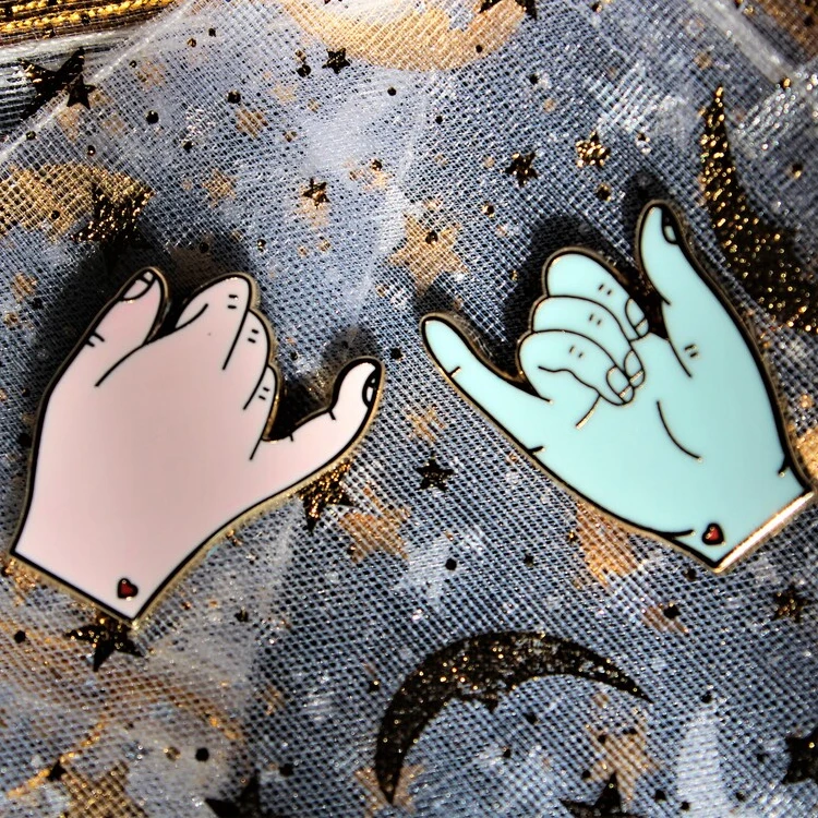 Wholesale Custom Cheap Metal Cute Anime People and Pets Cat Pad Soft Enamel Company of Love Pin Lapel Badge