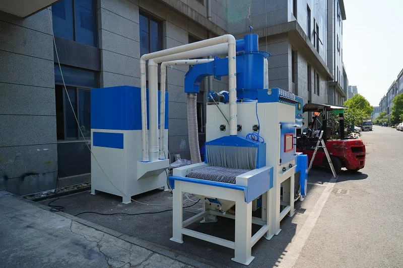 Industrial sandblaster automatic belt conveyor sand blaster cabinet