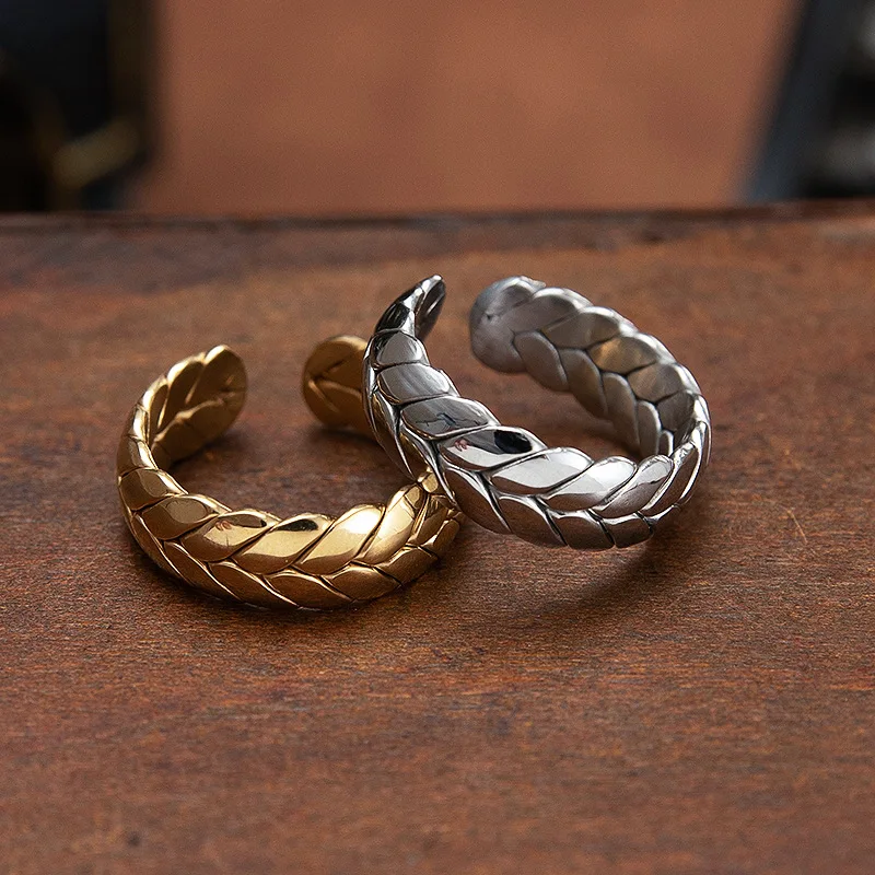 2021 hot selling minimalist jewelry mens ring pure color simple wheat stainless steel wedding ring couple