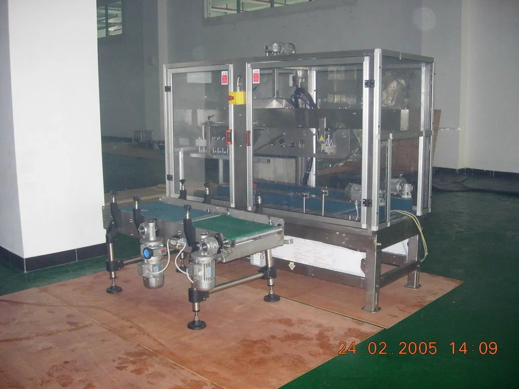 
Fully-automatic plastic bottled handle inserts machine 