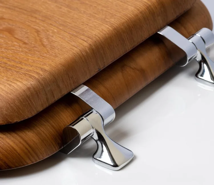 roundToilet Seat with Chrome Hinges Natural Oak Veneer