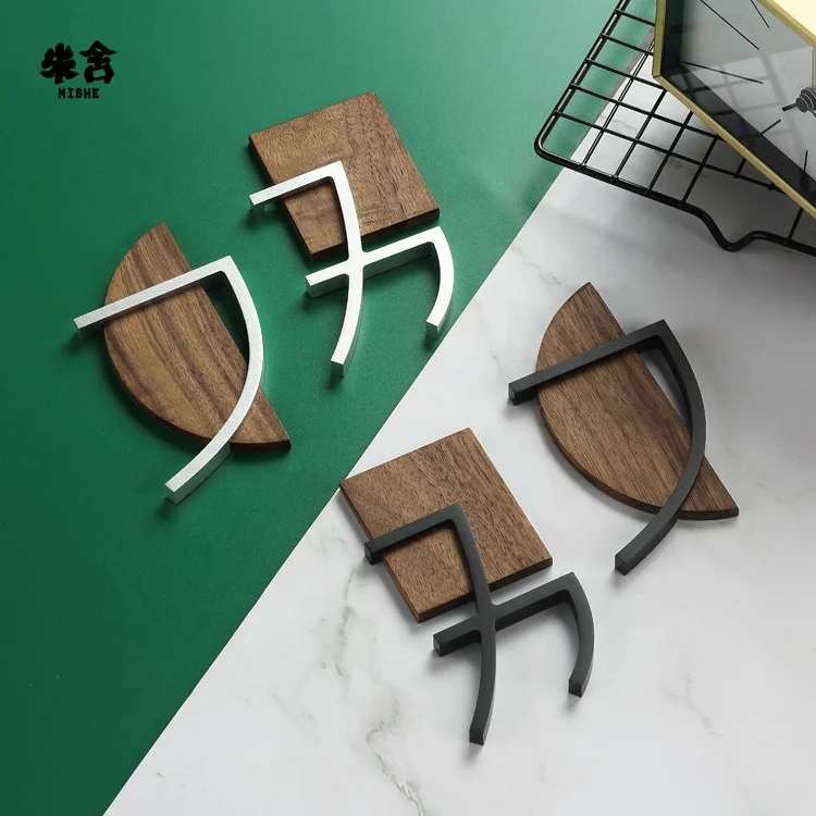 
Creative walnut toilet sign customized metal toilet sign personality design beauty club office 