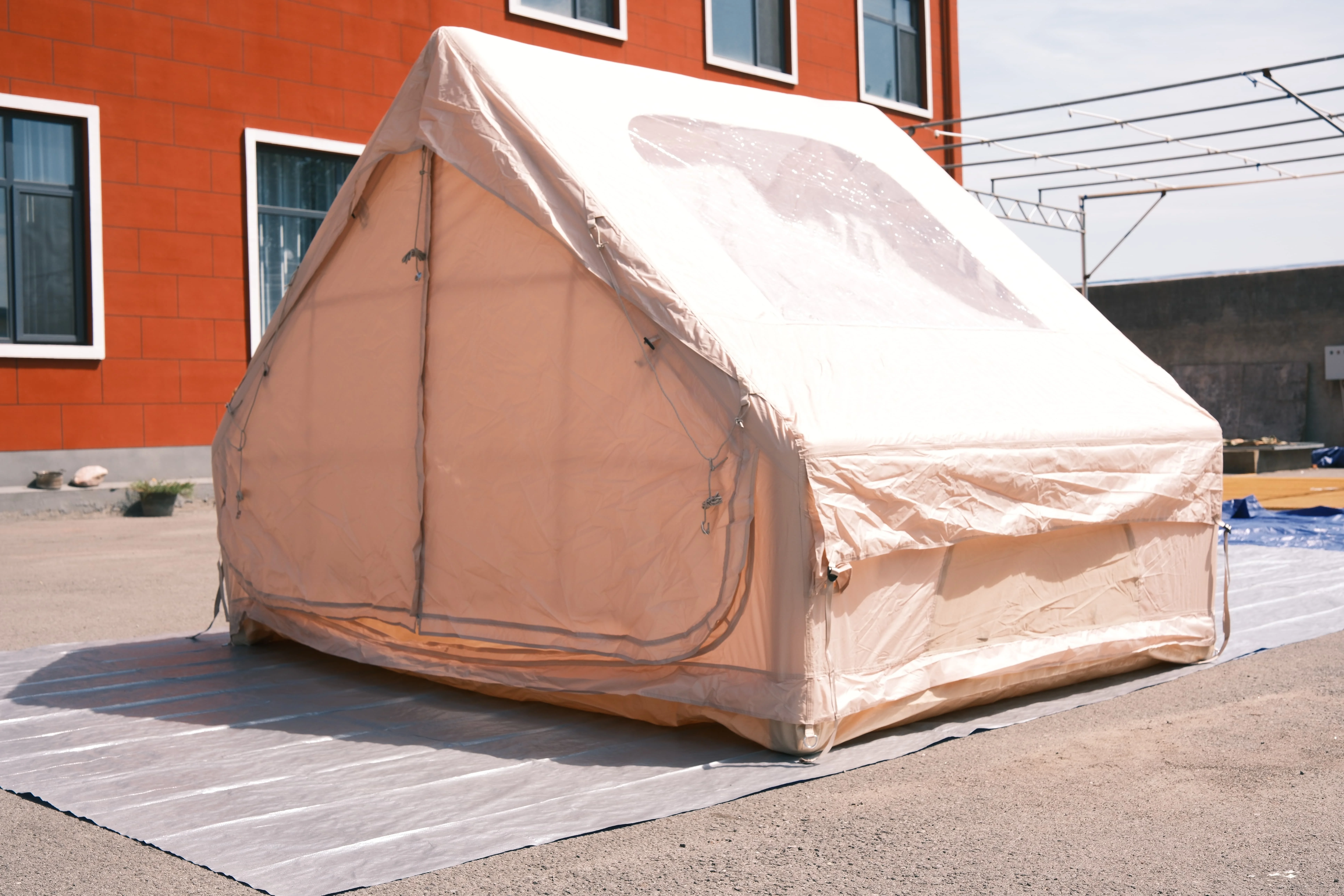 High quality 300D Oxford cloth 6 sqm Picnic camping travel Family dinner multi-person use Inflatable tent