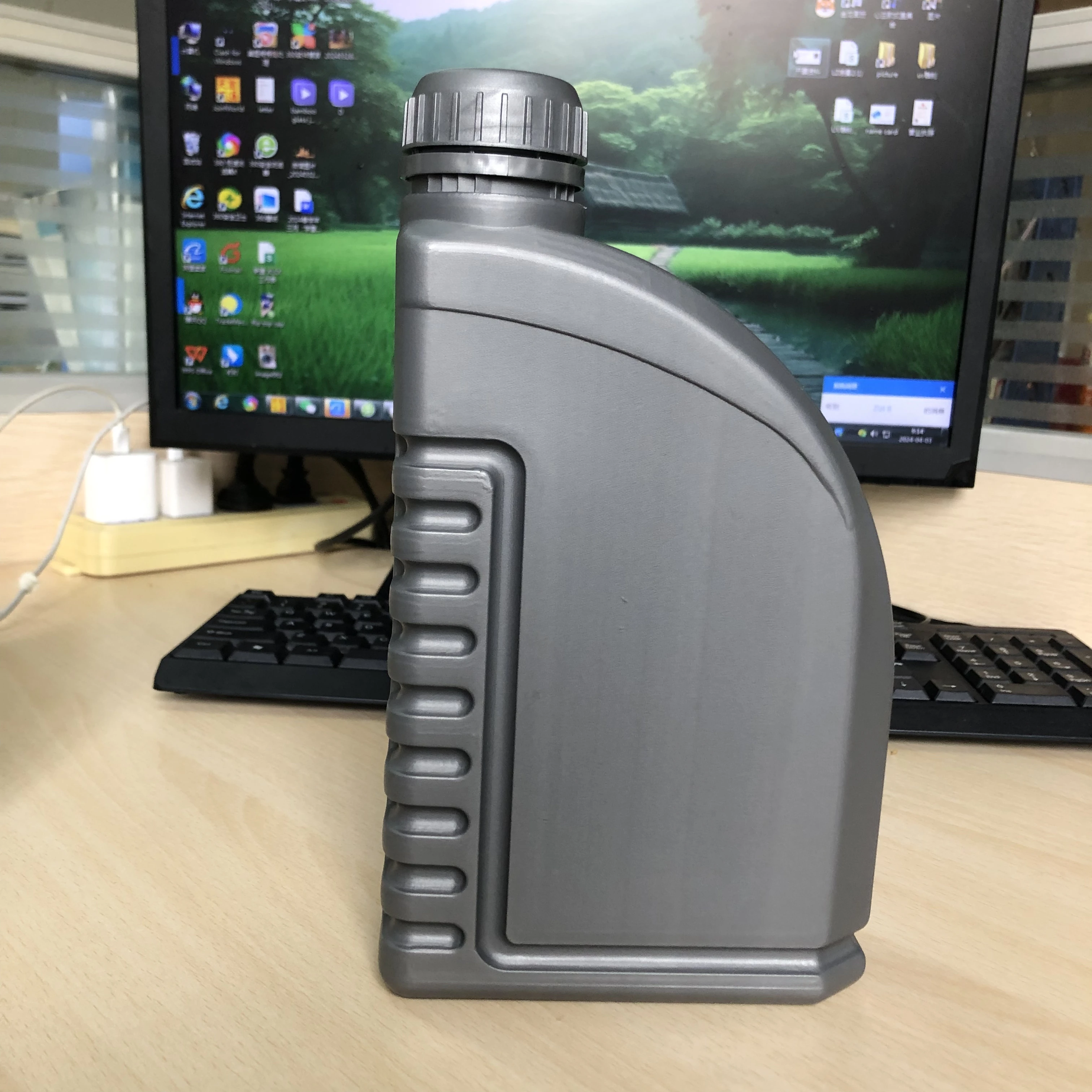 Factory Supply Directly Automotive Car Motor Engine Oil 1 liter HDPE bottle