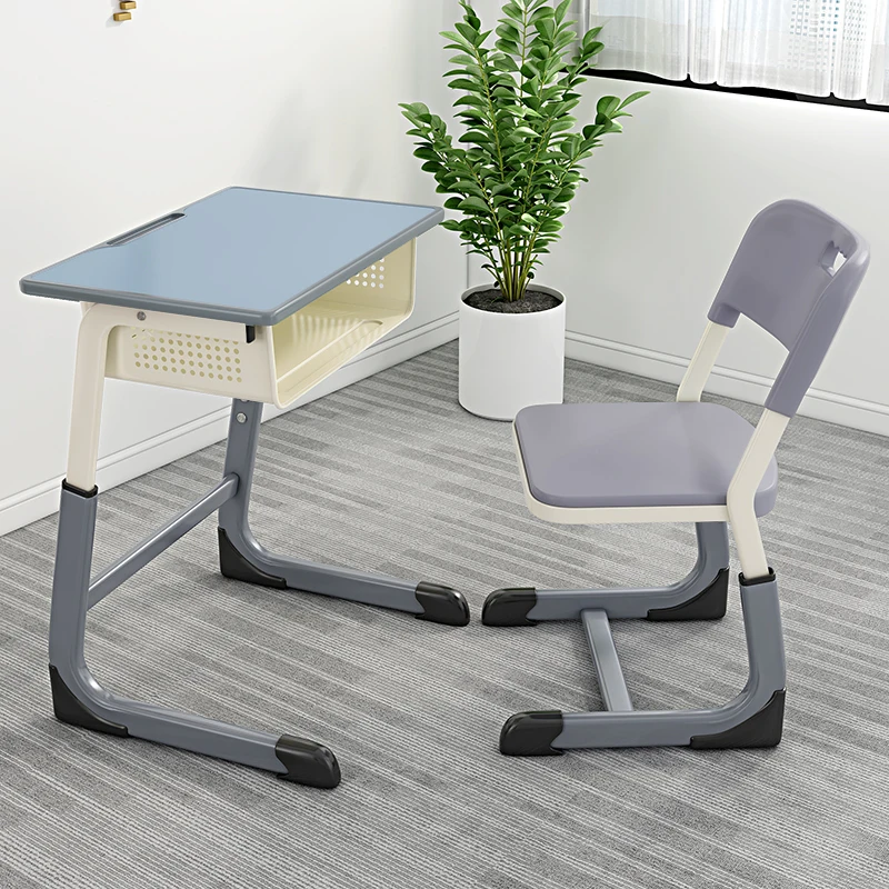 Совершенно новый учебный класс, столы, стулья, класс, один и стул, письменный стол, школа, регулируемый по высоте стол