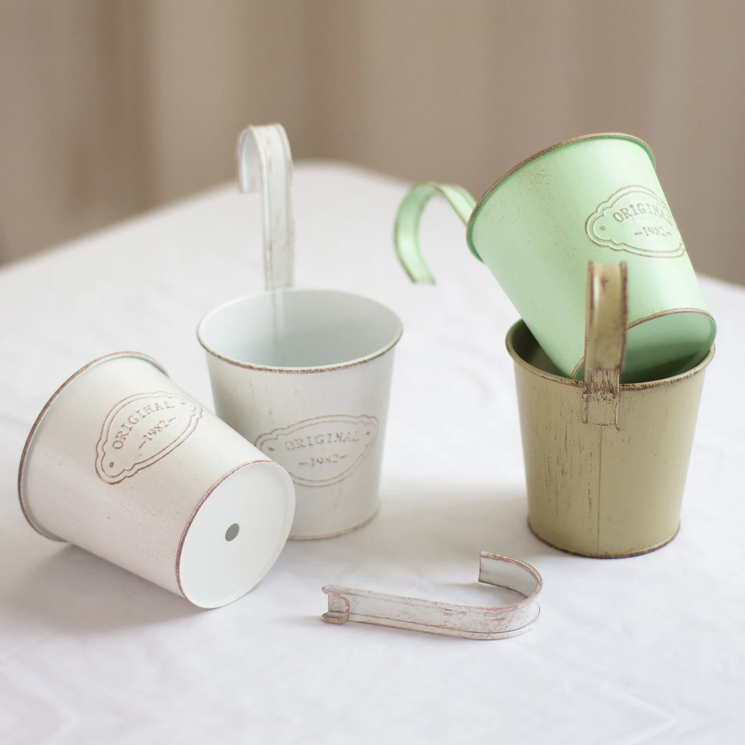 Vintage Style Hanging Flower Pots Metal Planter Bucket Flowerpot with Detachable Hooks