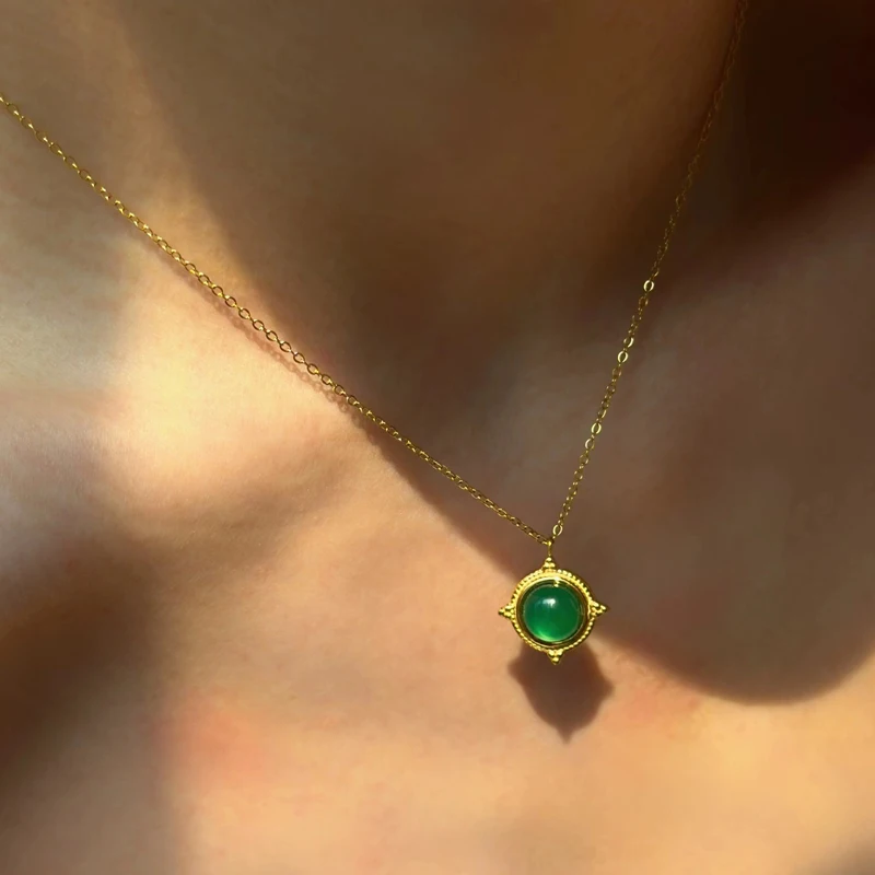 Ожерелье из нефрита