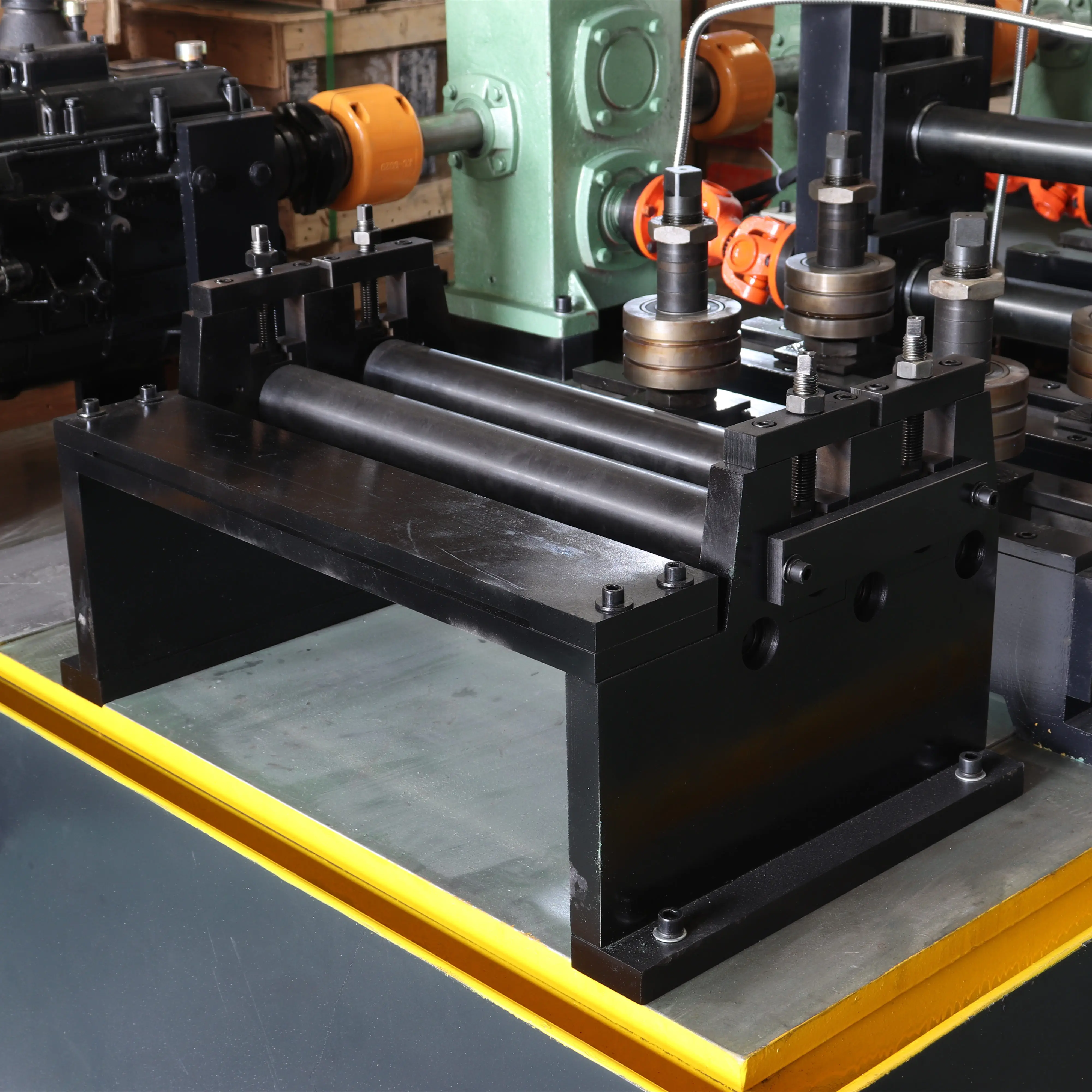 Precision Stainless Steel Round & Square Pipe Making Machine with Metal Saw Cutter to Algeria