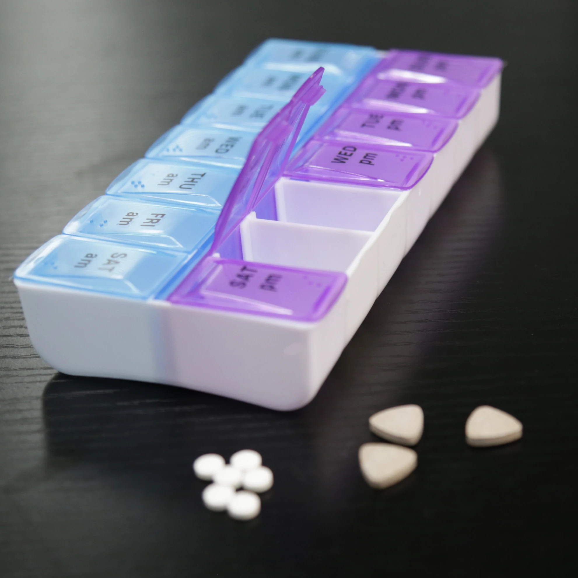 Weekly Pill Organizer, 7 Days Portable Travel Pill Box, Simple Plastic Pill Box