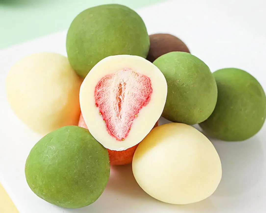 Popular freeze dried strawberry fruits chocolate Milk/ Cocoa /Matcha /Strawberry Chocolate filled freeze strawberry