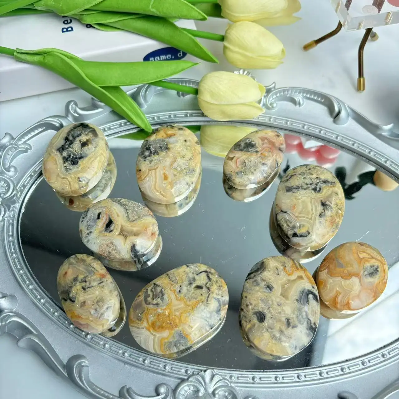 Wholesale Price Natural Agate Crystal Crafts Crystal Tumbled Palm Crazy Lace Agate Palm For Collection