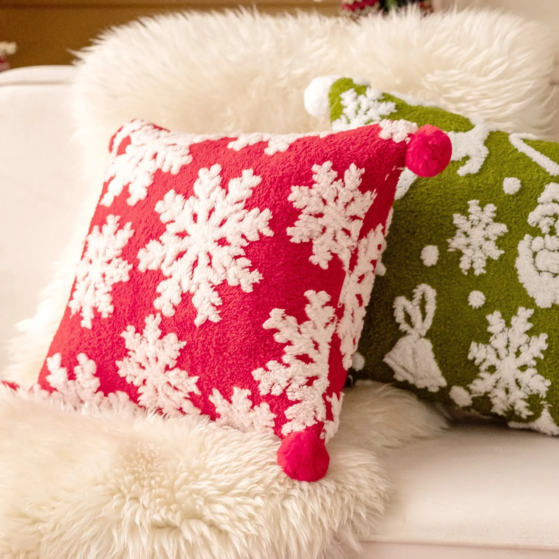 Christmas Plush Jacquard Fleece Throw Cushion Cover With Pompoms Machine Washable Decorative Pillow Case For Home Hotel Party