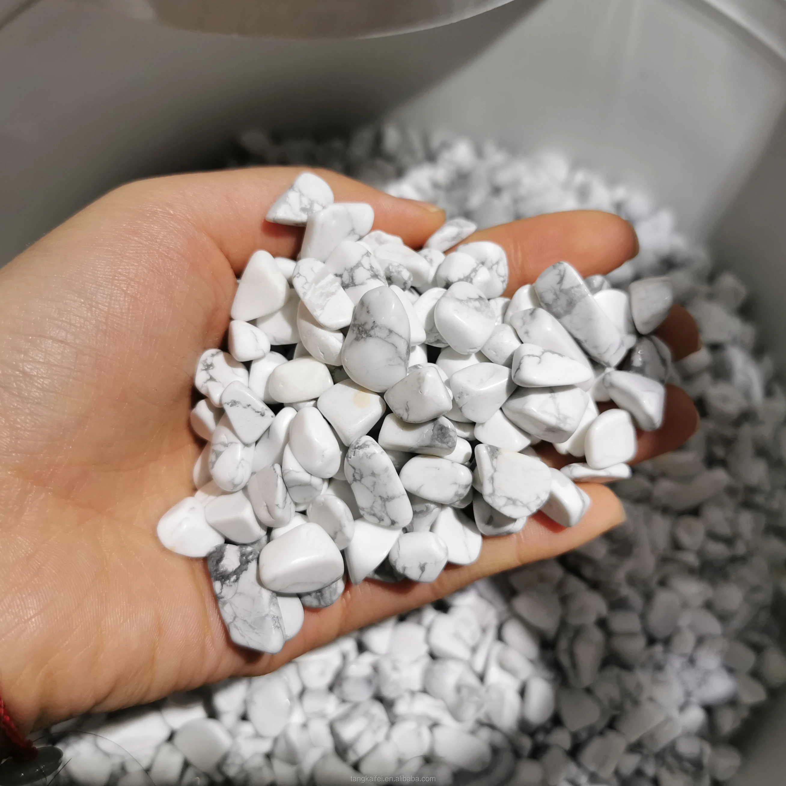 Wholesale high quality natural white pine crystal crushed stone decorative stones