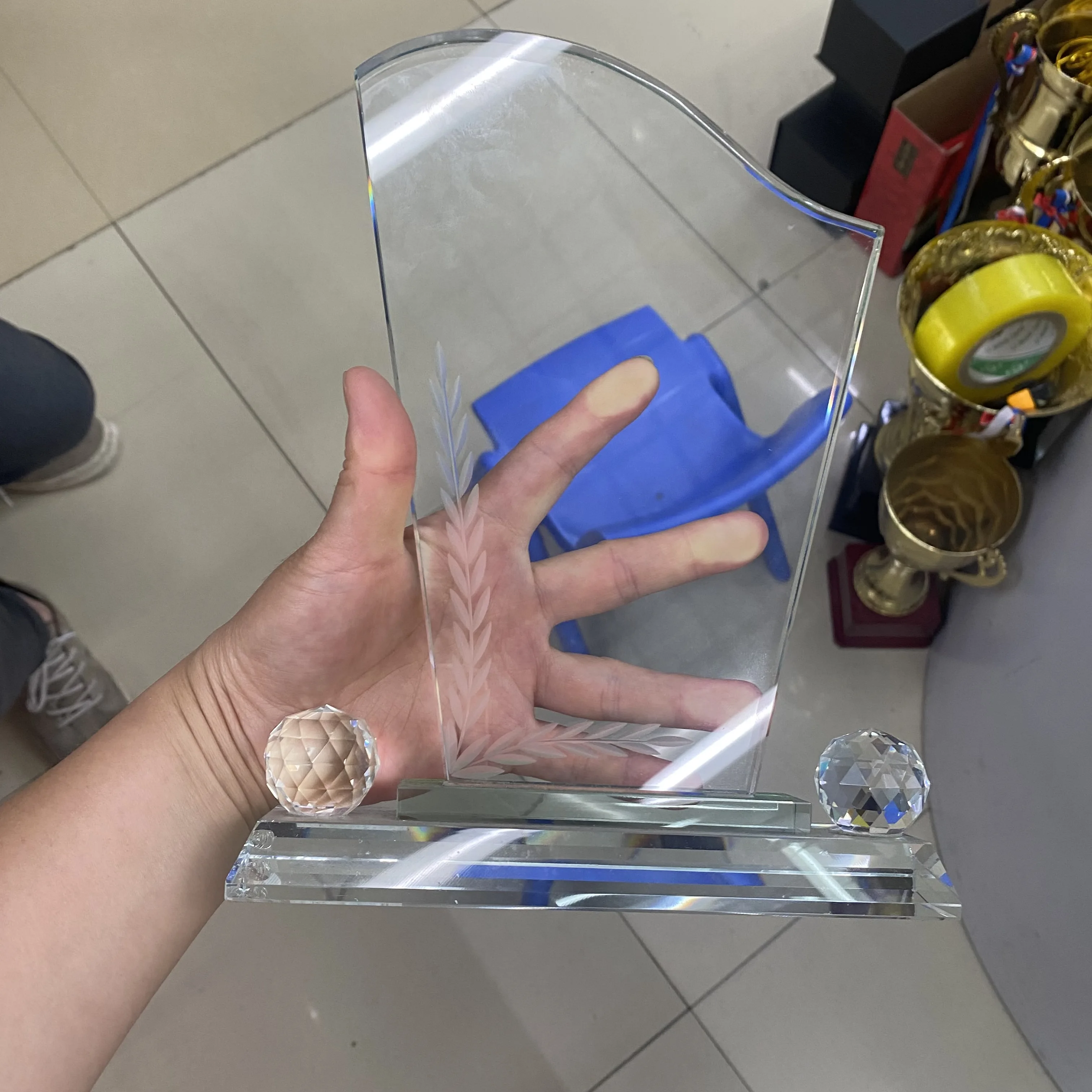 Хит продаж стеклянные награды и трофеи yiwu для сувениров