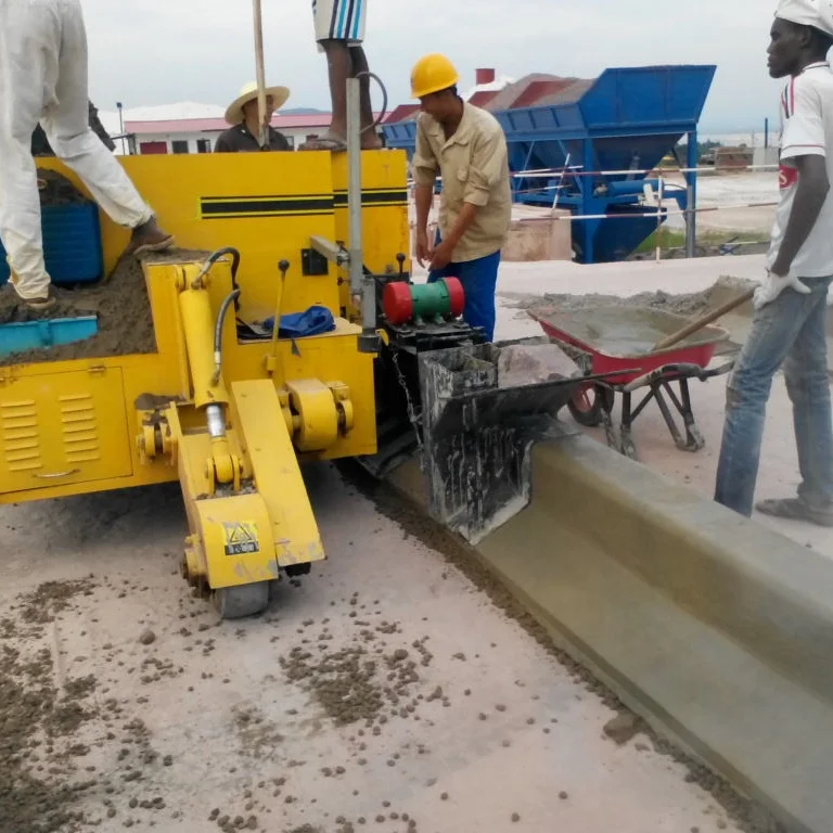 Road Construction Equipment Concrete Curb Paver Machine