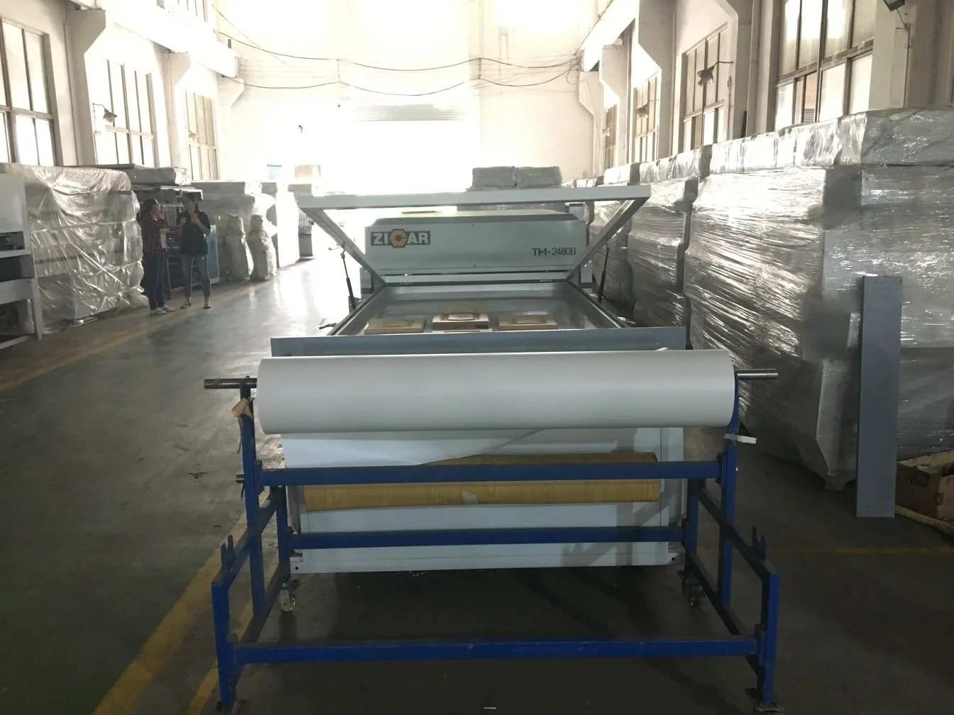 ZICAR cabinet door mdf veneer pvc High gloss film vacuum membrane machine 1300mm furniture pressa a membrana