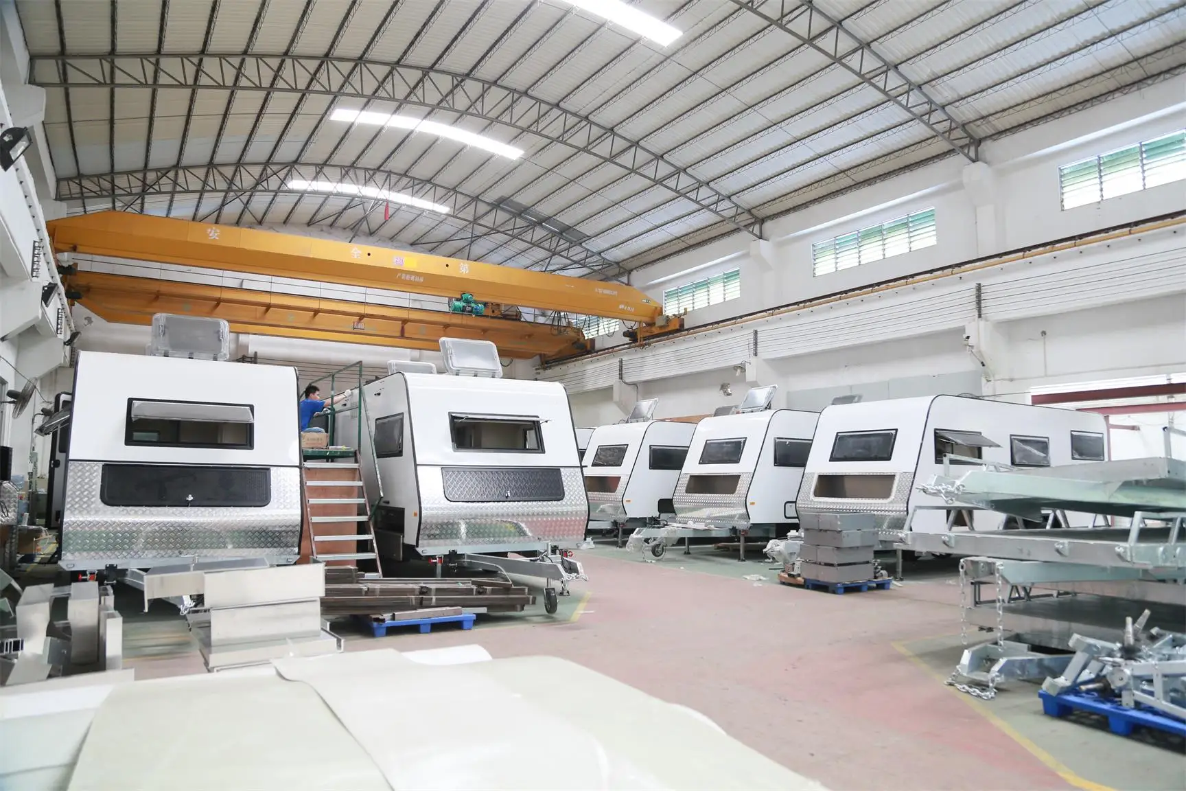 Fiberglass Camper Van Trailer Off Road Toy Hauler Camper Australian Off-Road Pop Top 19Ft Outdoor Toy Hauler Ecocamper