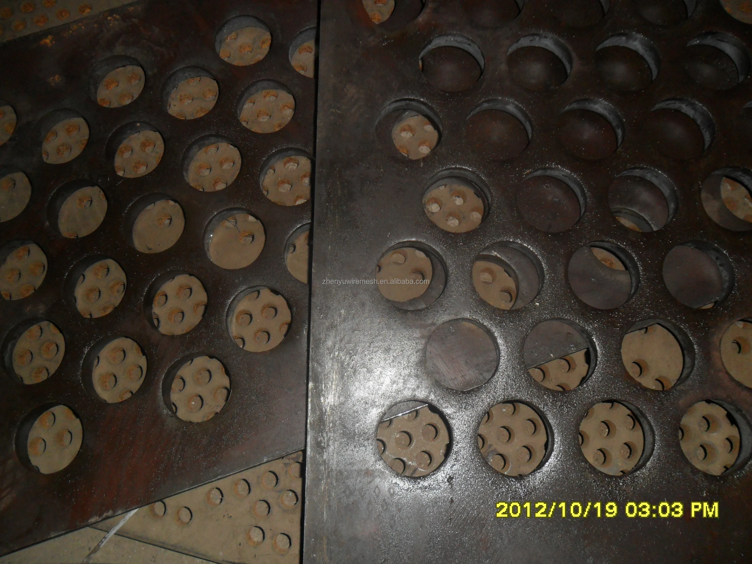 China Zhenyu manufacturer of carbon steel stainless Perforated/Punching holes decorative Metal mesh/ filter steel board for sale