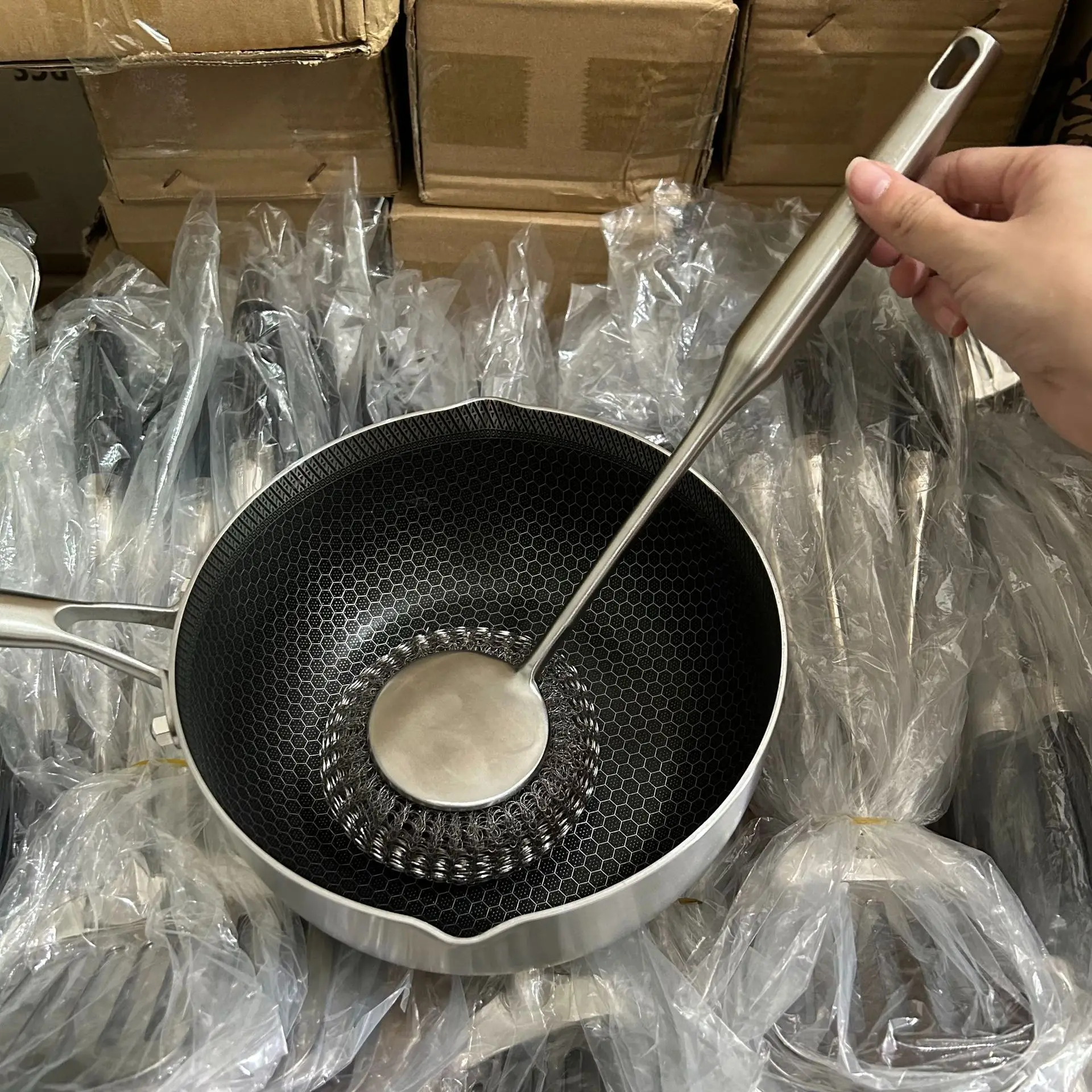 304 stainless steel cleaning pot brush for household kitchen special long handle ball cleaning brush