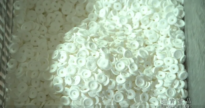 Chinese confectionery manufacturers are selling wholesale, customizable chocolate egg candies chocolate dark