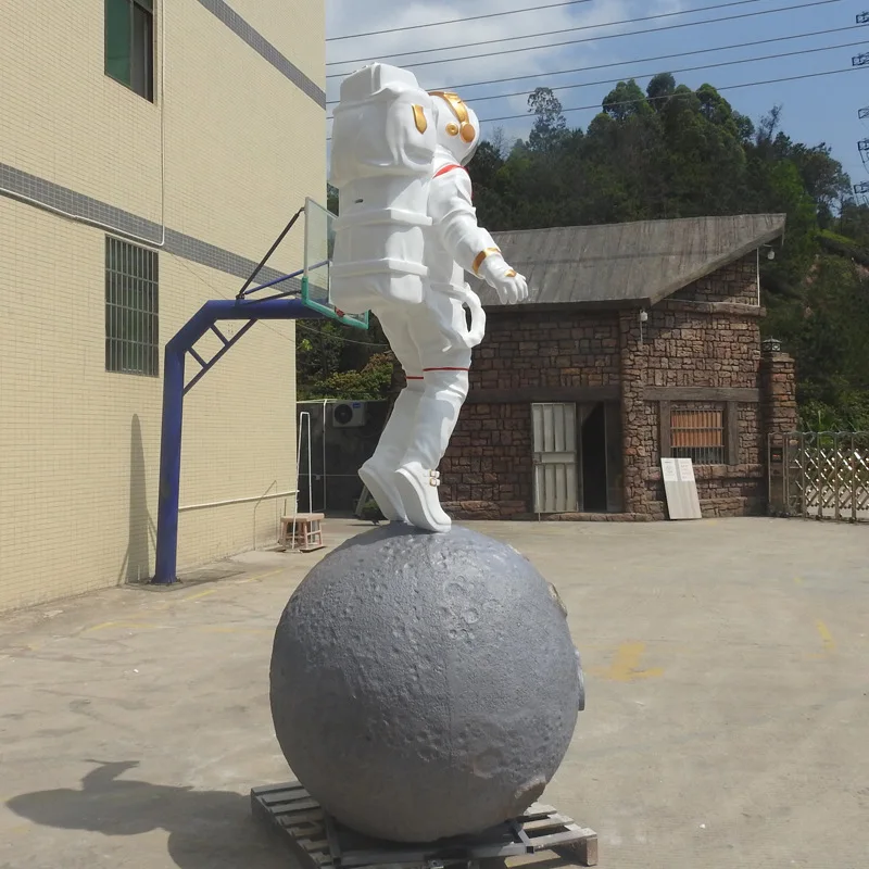 Wholesale Life Size human Astronaut Figurine Resin Spaceman Statue Fiberglass Astronaut Sculpture For Interior Decoration