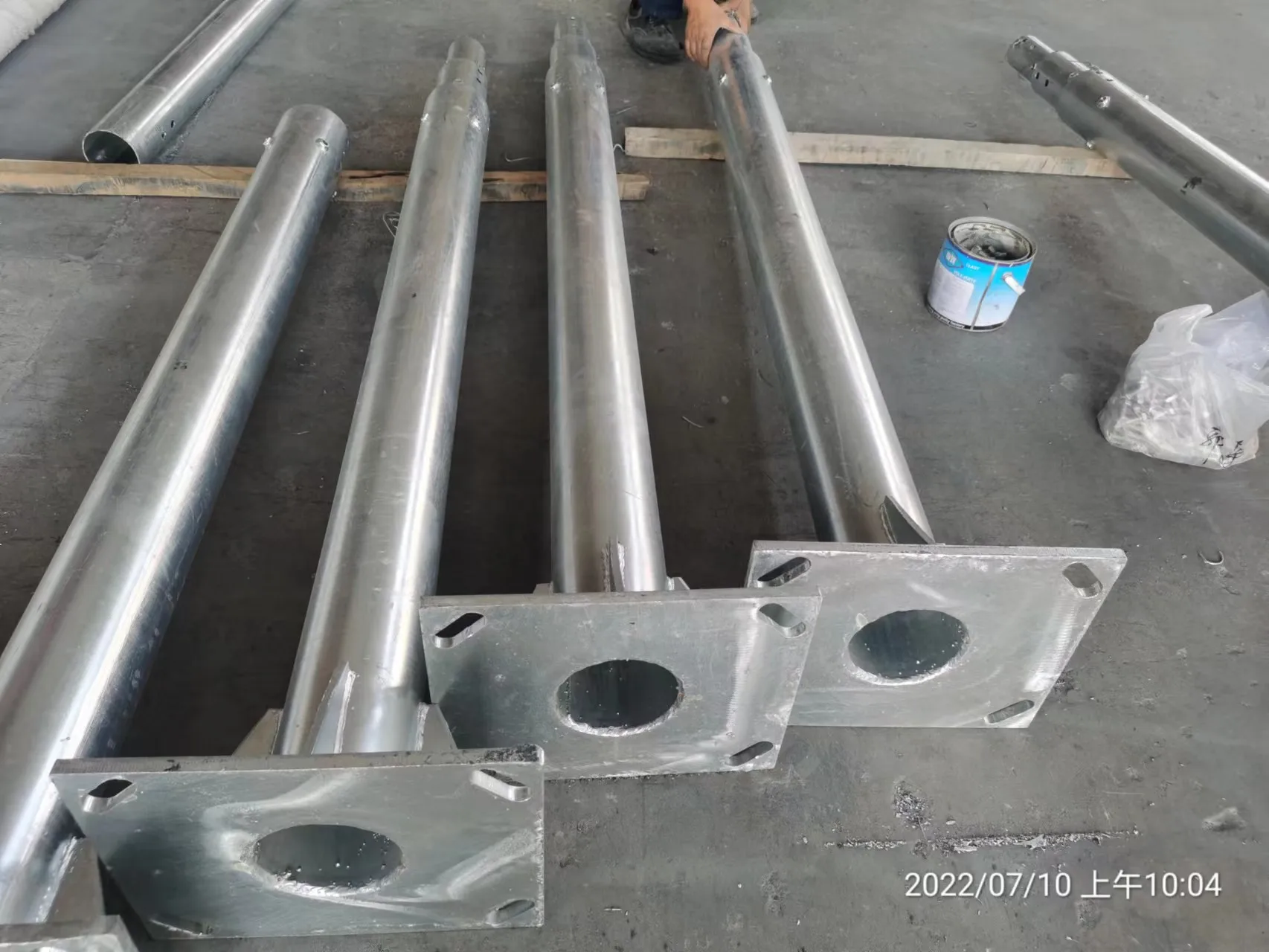 Street light pole high mast foldable tilt foldedd regular size wire door  pole top seal cap pole top and bottom with pack