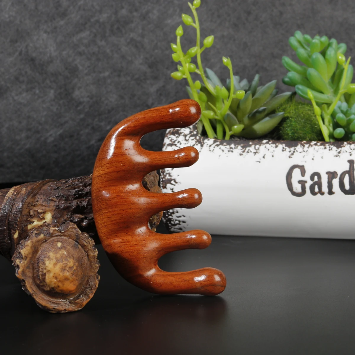 Brand New Scalp gua sha comb wooden scalp massager Small Portable wide tooth Scalp Massager Comb Hand Made Sandalwood Comb