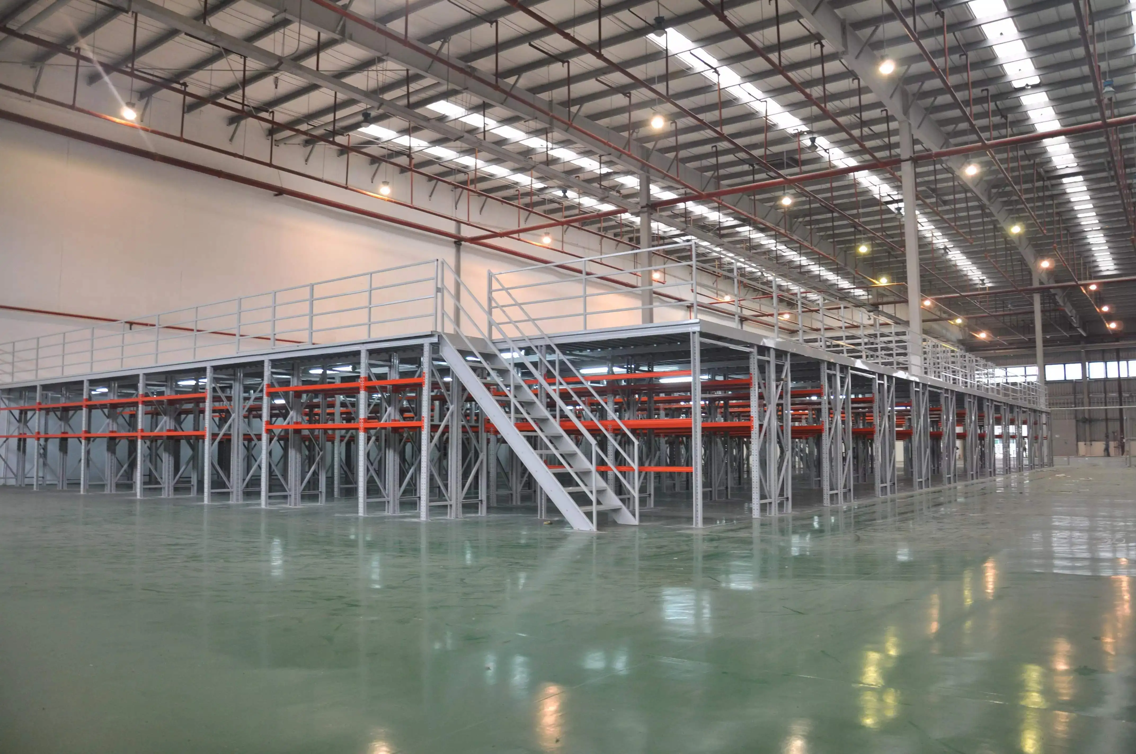 Mracking Maximize the utilization of warehouse space attic shelves one floor second floor storage platform for goods