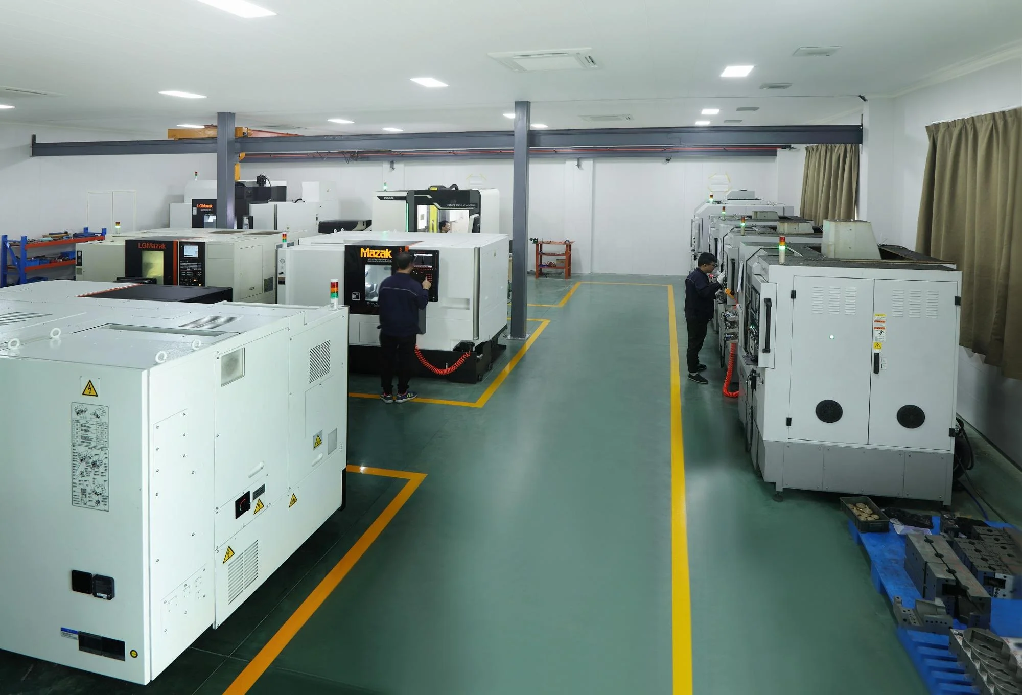 China manufacturer one step 4 station PET Bottle Blowing Machine Fully Automatic injection stretch blow molding