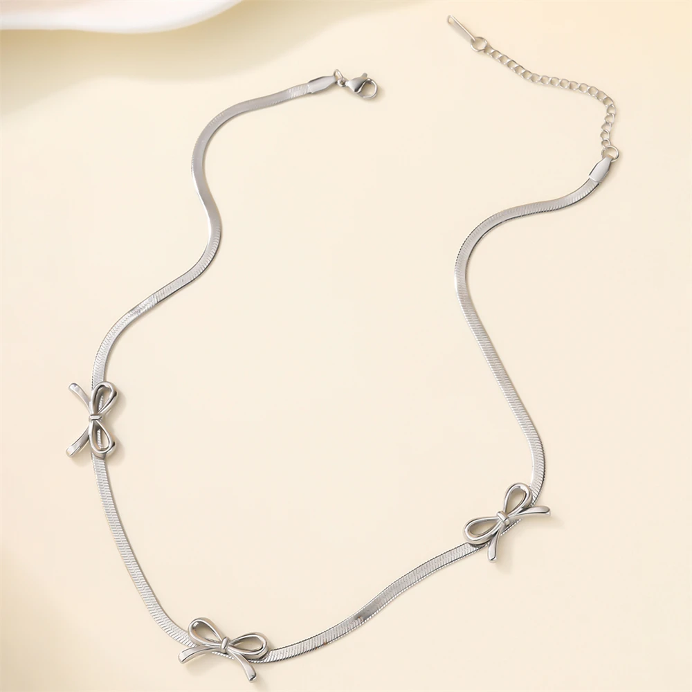 Sweat Resistant 316L Stainless Steel Snake Bone Non Fading 18K Gold PVD Coating Polished Bowknots Decorated Blade Chain Necklace