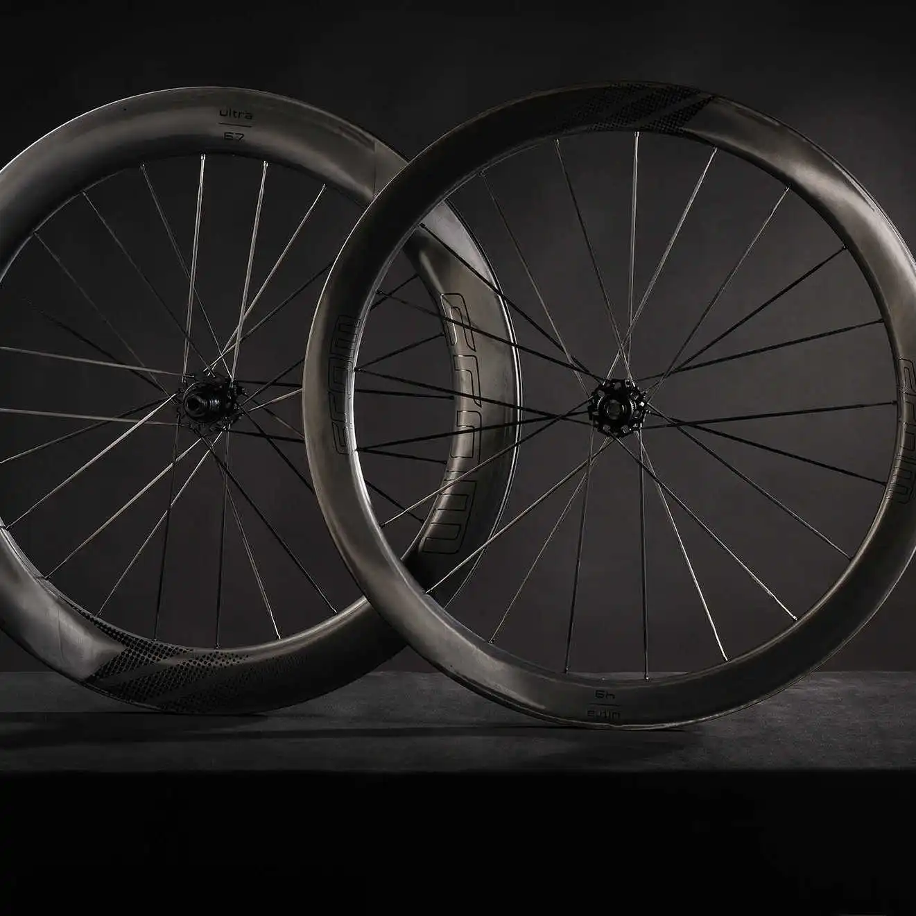 Carbon wheel set 700C tubeless Disc Clincher drastically diminishes power loss