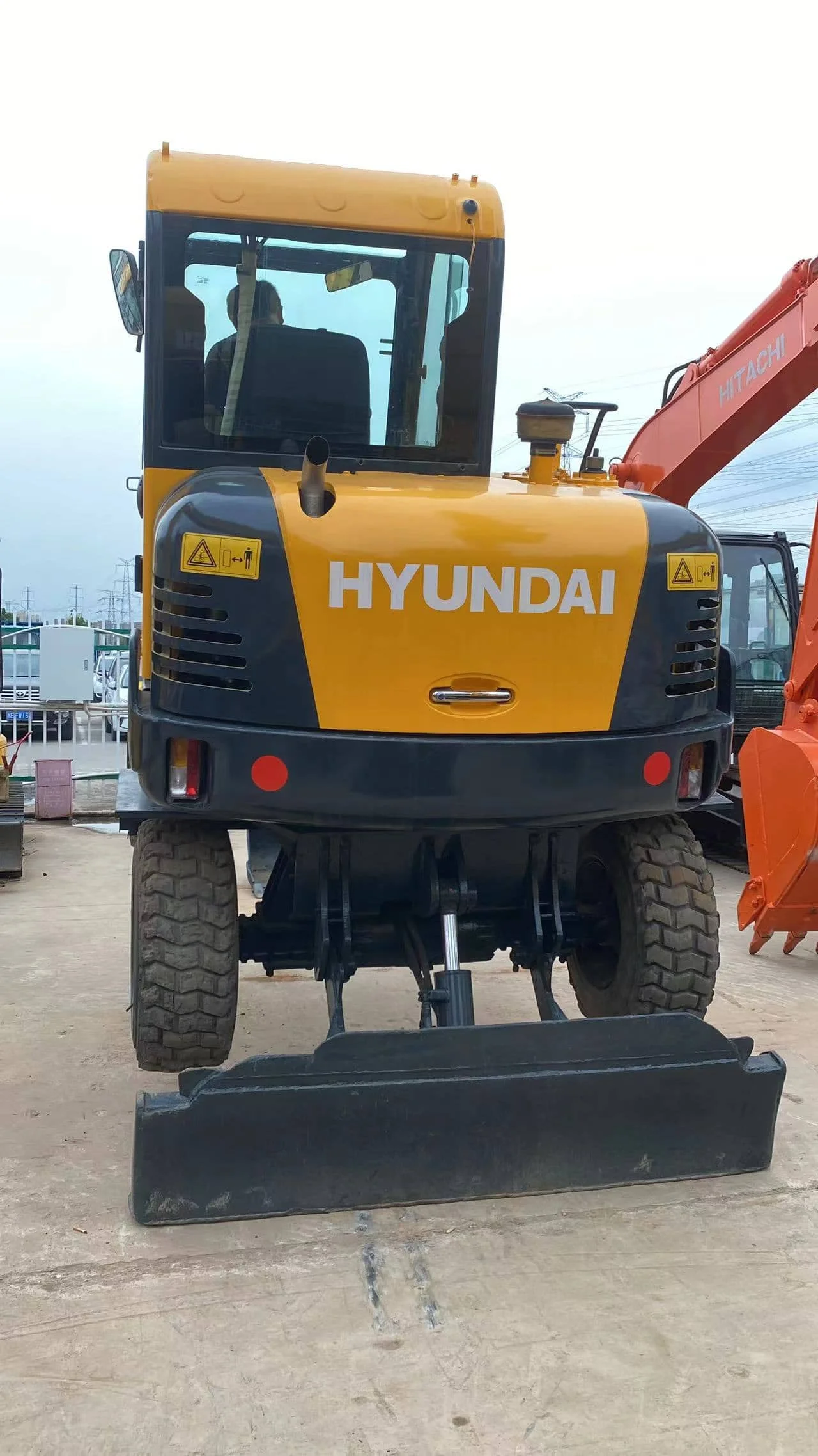 HYUNDAI R60W подержанный колесный экскаватор 6 тонн второй ручной гусеничный