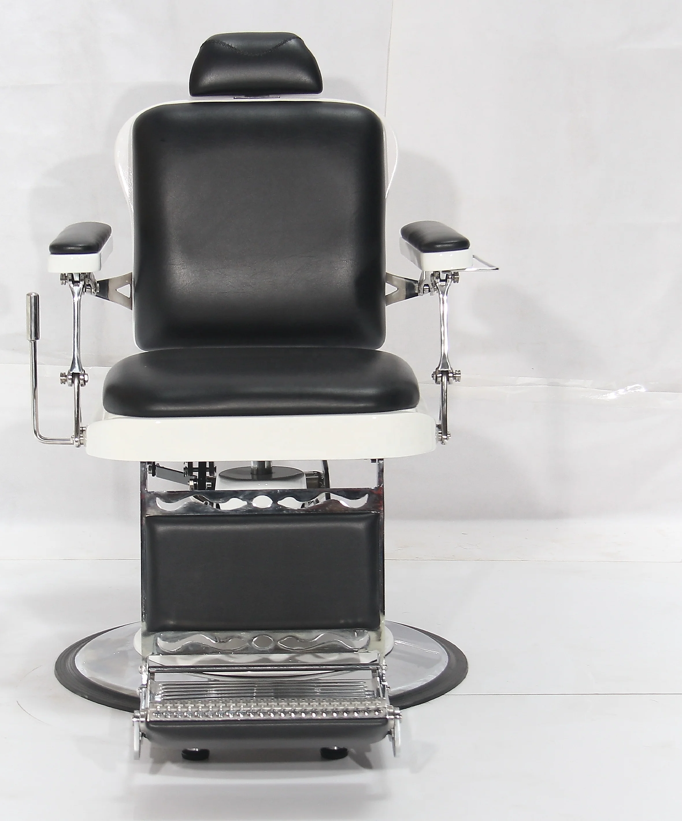 Factory Direct Sale Hot Sale Black Retro Barber Chair Beauty Salon Classic Hydraulic Barber Chair