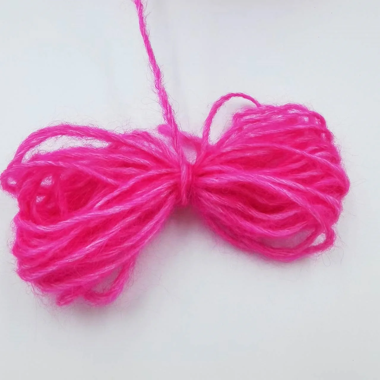 Thick Soft Air Yarn NM 4.4/1 51% Acrylic 49% Nylon for Hand knitting and Flat Knitting Winter Sweater