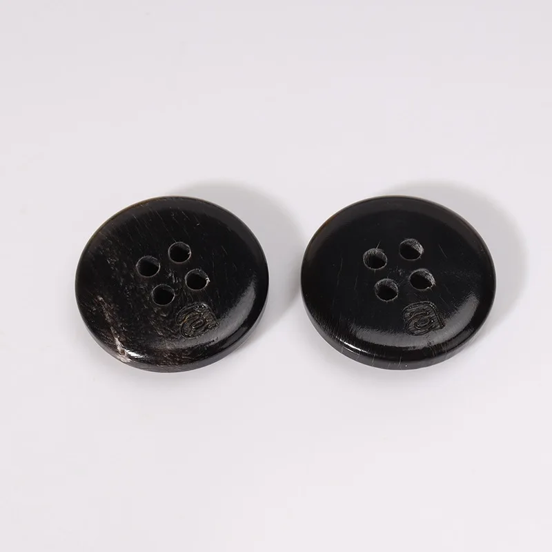 Fashion Hot Sale Eco-Friendly 4 Hole Various Sizes Black Color Eco Friendly Bull Horn Sew In Buttons